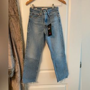 Brand new with tags Levi wedgie straight with raw hem